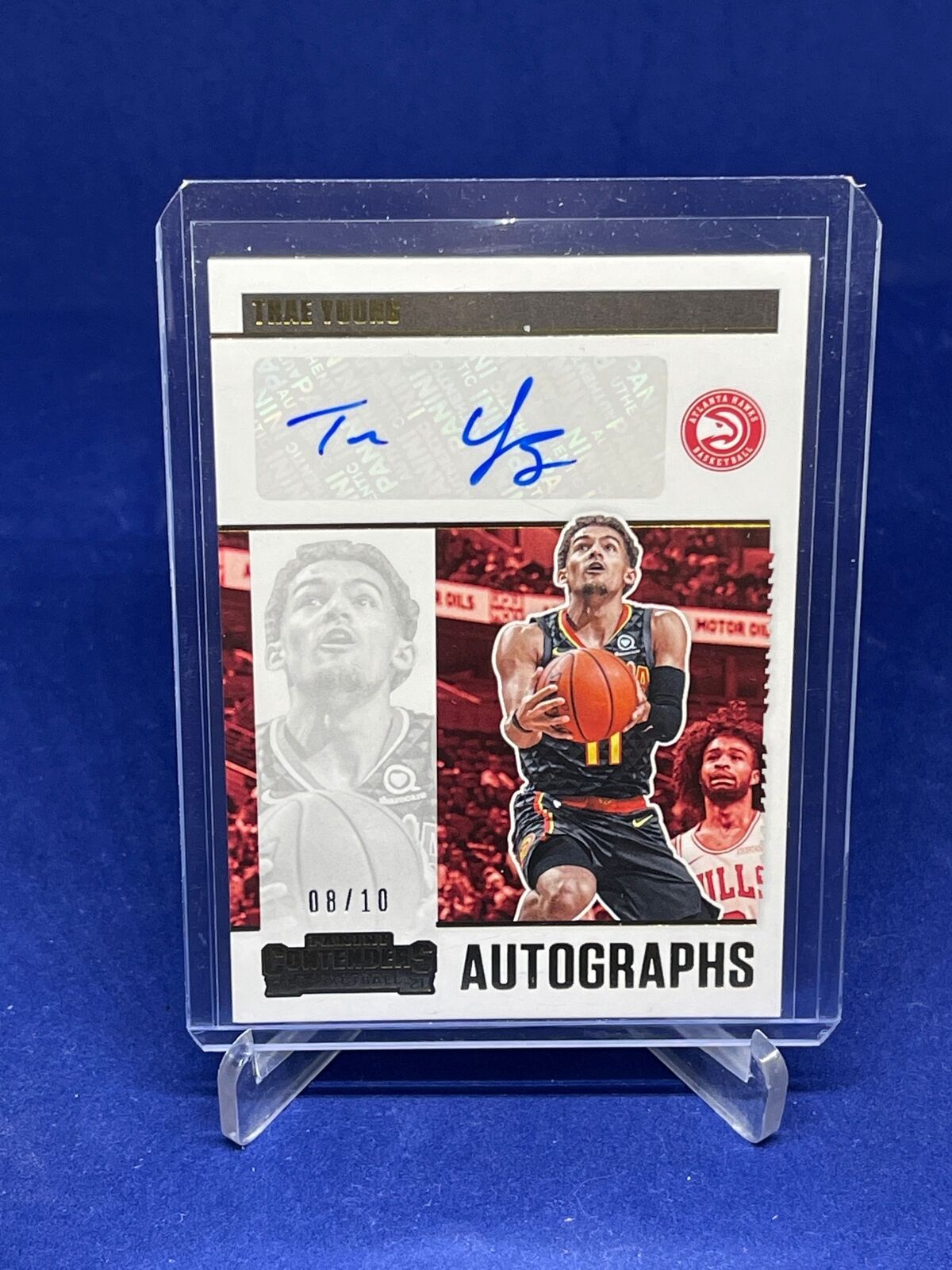TRAE YOUNG 2020-21 PANINI CONTENDERS AUTOGRAPHS GOLD AUTO #D 8/10