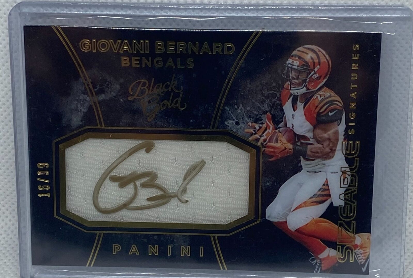 GIOVANI BERNARD 2016 PANINI BLACK AND GOLD JERSEY ON CARD AUTO #D /99