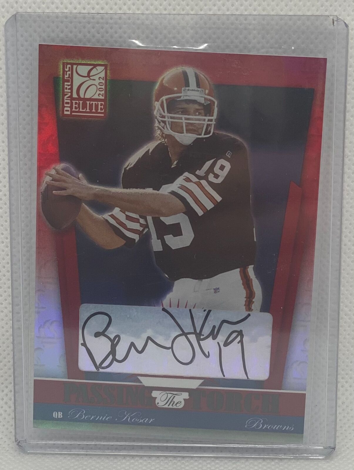 BERNIE KOSAR 2002 DONRUSS ELITE PASSING THE TORCH ON CARD AUTO #D 95/100