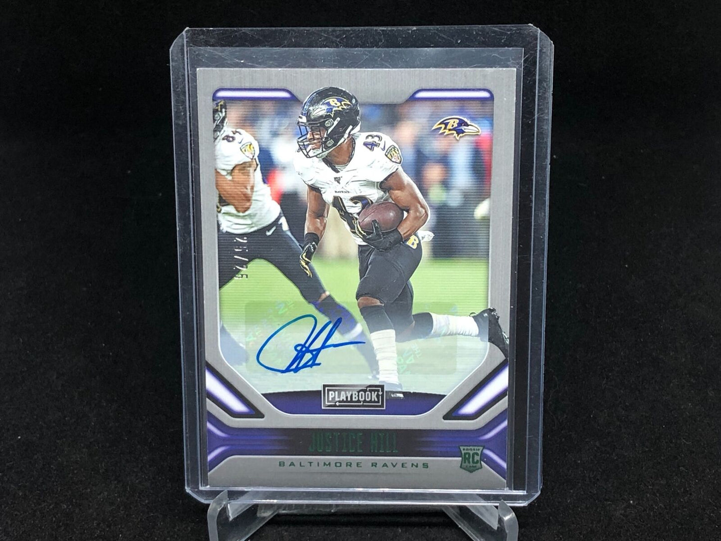 JUSTICE HILL 2019 PANINI PLAYBOOK GREEN AUTO RC #D 25/25