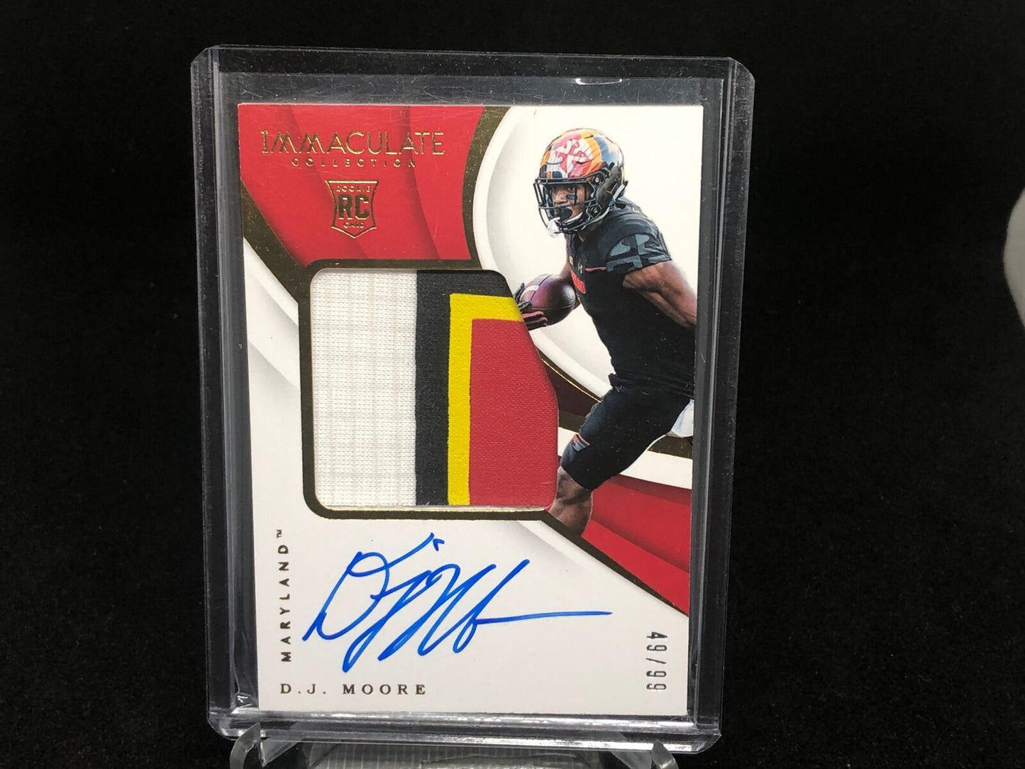 D.J. MOORE 2018 IMMACULATE COLLEGIATE 4 CLR PATCH ON CARD AUTO RC #D 49/99
