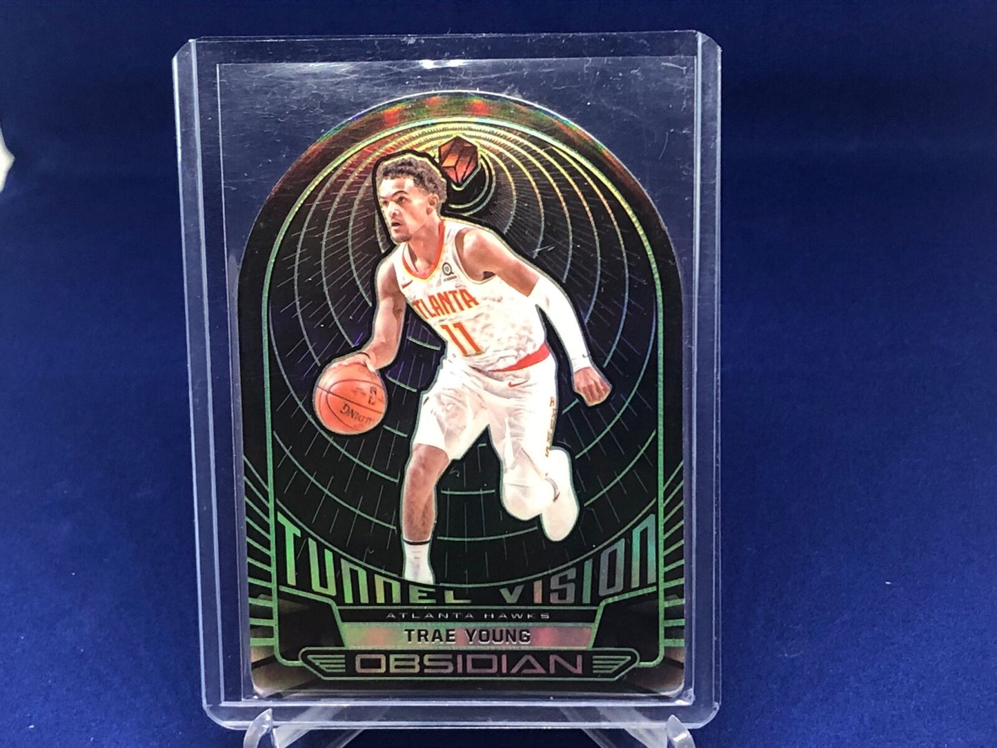 TRAE YOUNG 2019-20 PANINI OBSIDIAN GREEN TUNNEL VISION DIE CUT #D 16/25