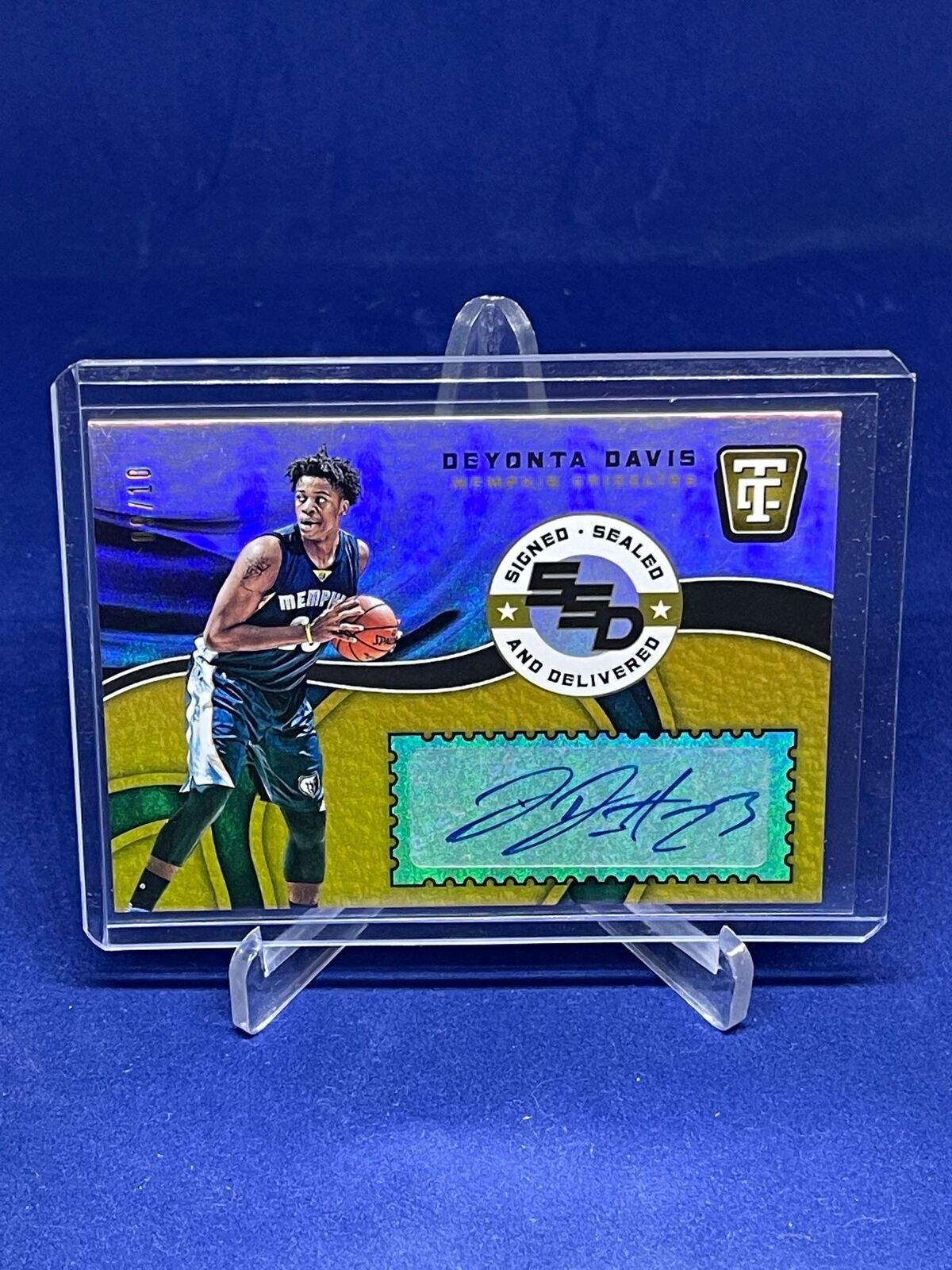 DEYONTA DAVIS 2017-18 PANINI TOTALLY CERTIFIED SIGNED SEALED AUTO GOLD #D 9/10