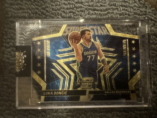 LUKA DONCIC 2022-23 CONTENDERS OPTIC SUPERSTAR DIE CUT GOLD VINYL PRIZM #D 1/1