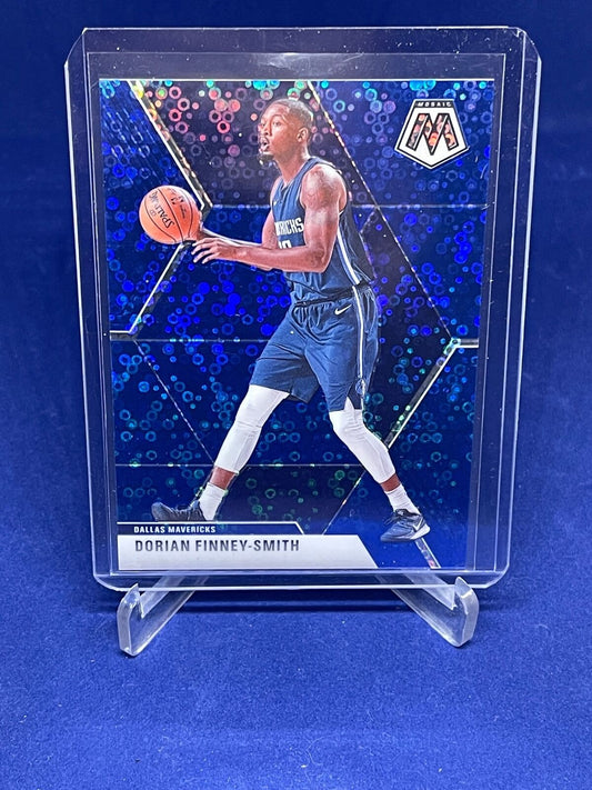 DORIAN FINNEY-SMITH 2019-20 PANINI MOSAIC FAST BREAK BLUE DISCO PRIZM #D 28/85
