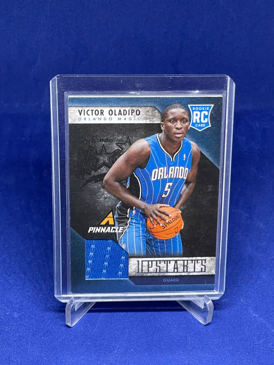 VICTOR OLADIPO 2013-14 PANINI PINNACLE UPSTARTS JERSEY CARD ROOKIE RC #2