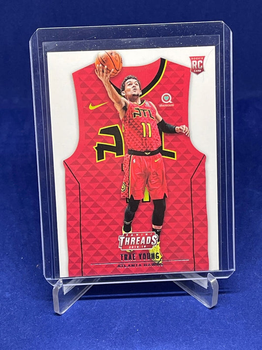 TRAE YOUNG 2018-19 PANINI THREADS TEAM AWAY JERSEY ROOKIE RC #183
