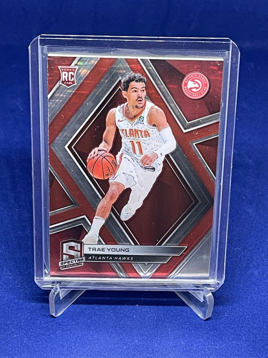 TRAE YOUNG 2018-19 PANINI SPECTRA RED STARS PRIZM RC ROOKIE #D 46/99
