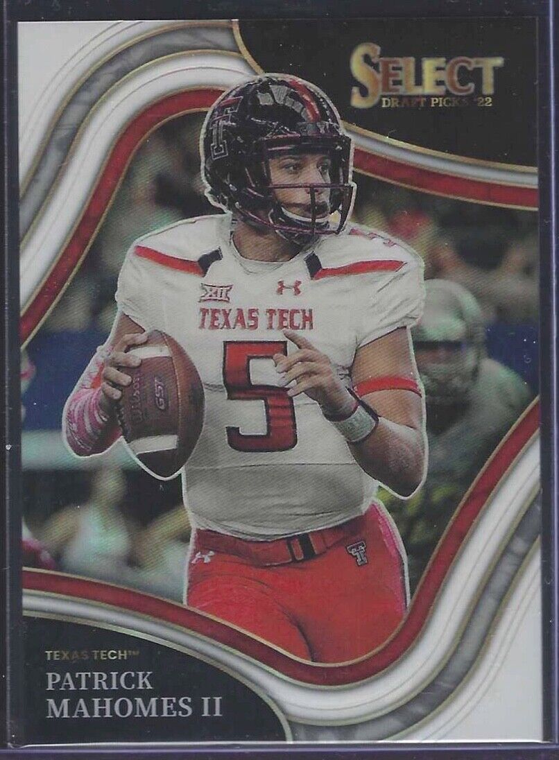 PATRICK MAHOMES II 2022 PANINI SELECT FIELD LEVEL WHITE PRIZM #D 23/35