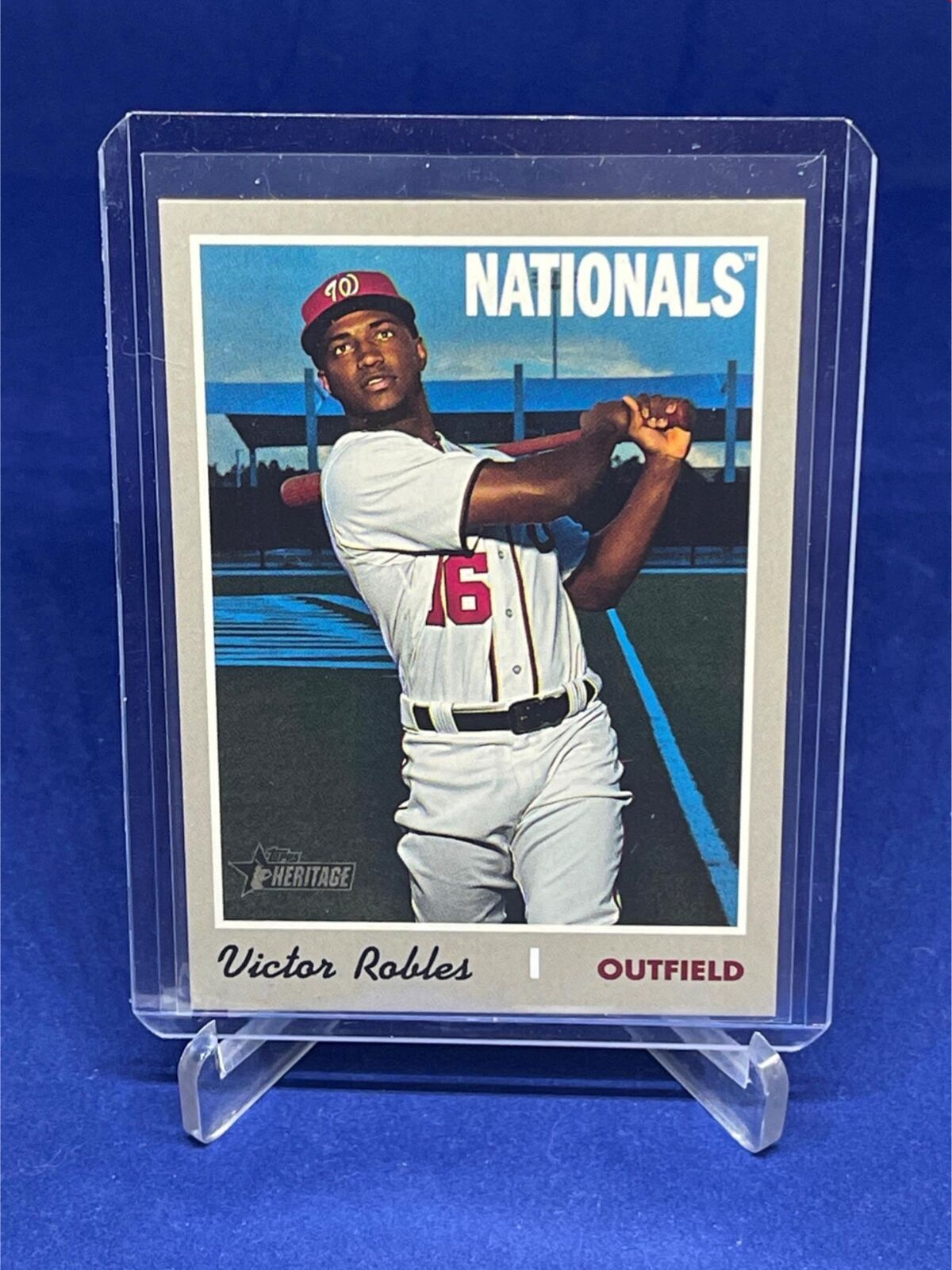 VICTOR ROBLES 2019 TOPPS HERITAGE TEAM NAME VARIATION SP ROOKIE RC # 701