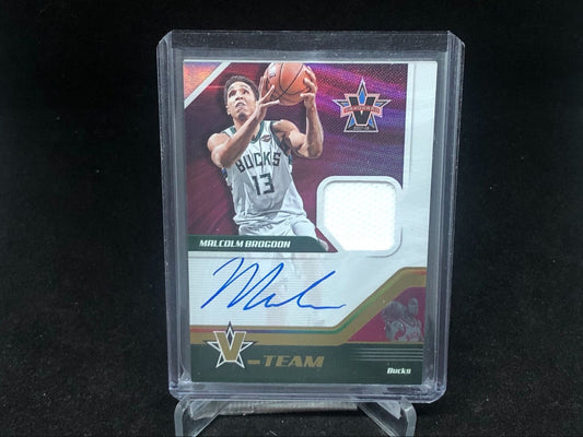 MALCOLM BROGDON 2017-18 PANINI VANGUARD JERSEY ON CARD AUTO #D 58/99