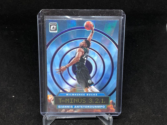 GIANNIS ANTETOKOUNMPO 2019-20 PANINI DONRUSS OPTIC TMINUS 3,2,1 PURPLE HOLO # 8