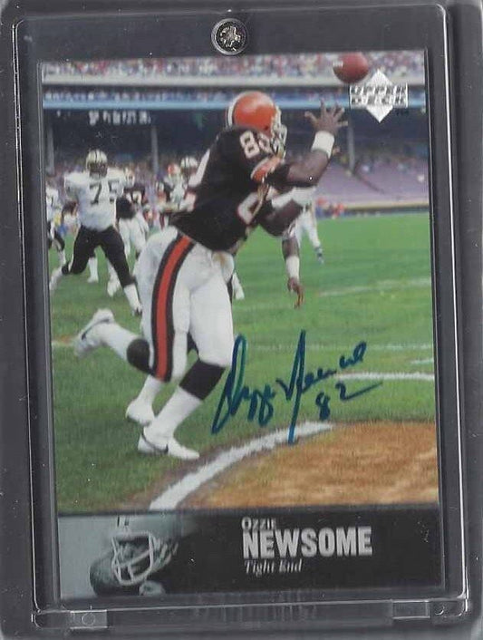 OZZIE NEWSOME 1997 UPPER DECK UD LEGENDS ON CARD AUTO #154