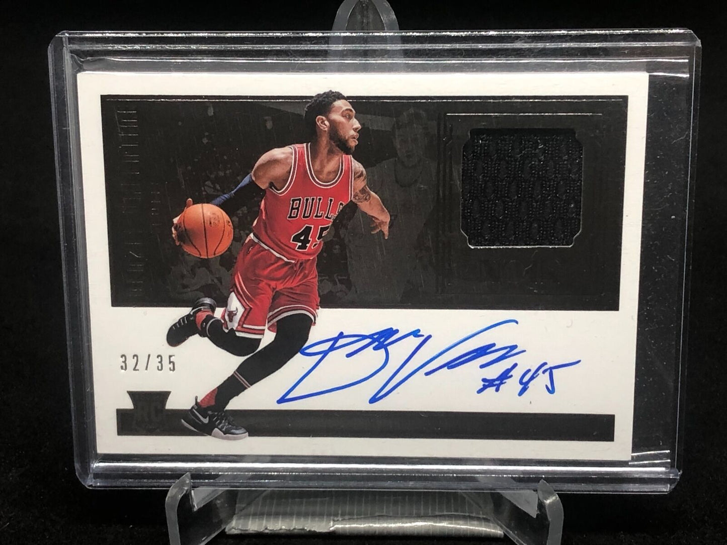 DENZEL VALENTINE 2016-17 PANINI NOIR RPA PATCH ON CARD AUTO RC #D 32/35