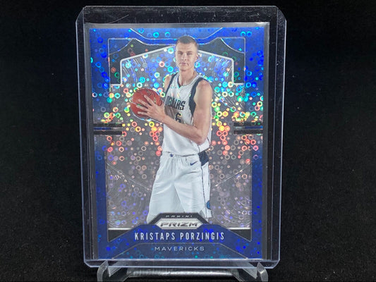 KRISTAPS PORZINGIS 2019-20 PANINI PRIZM FAST BREAK BLUE PRIZM #D 31/175