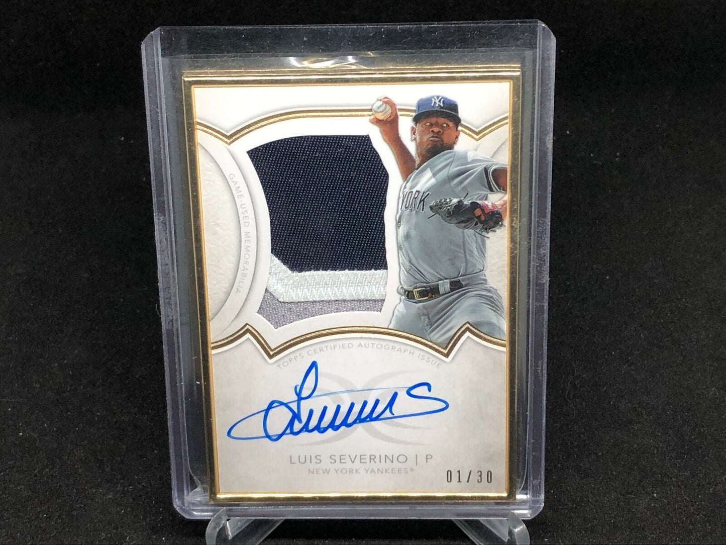 LUIS SEVERINO 2018 TOPPS DEFINITIVE GOLD FRAMED 3 CLR PATCH ON CARD AUTO #D 1/30