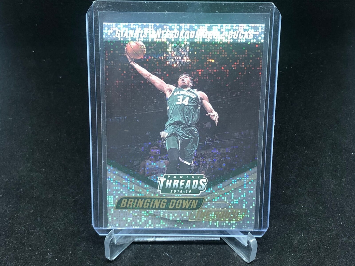 GIANNIS ANTETOKOUNMPO 2018-19 PANINI THREADS BRINGING DOWN THE HOUSE DAZZLE # 4