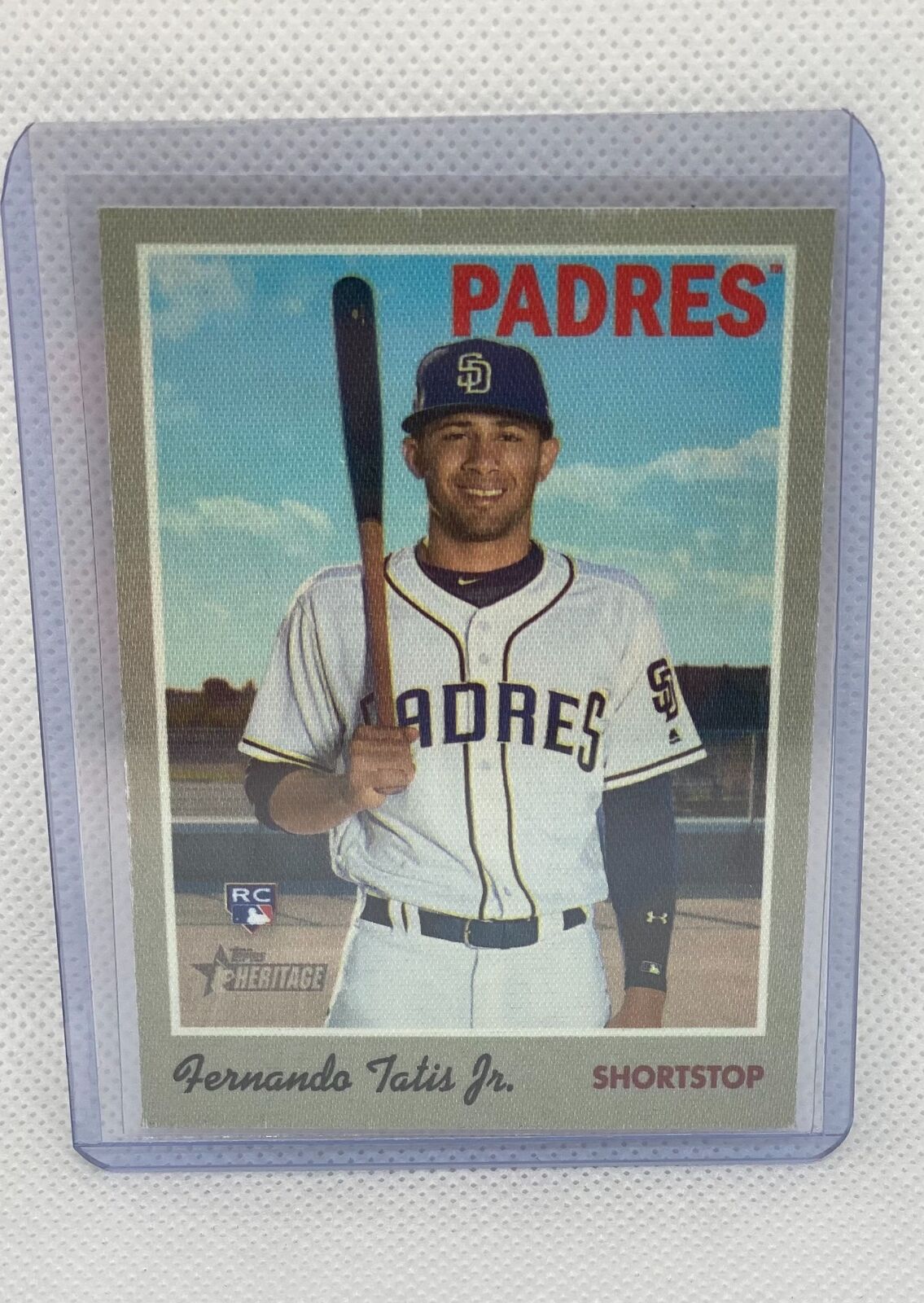 FERNANDO TATIS JR.2019 TOPPS HERITAGE CLOTH STICKER RC #18
