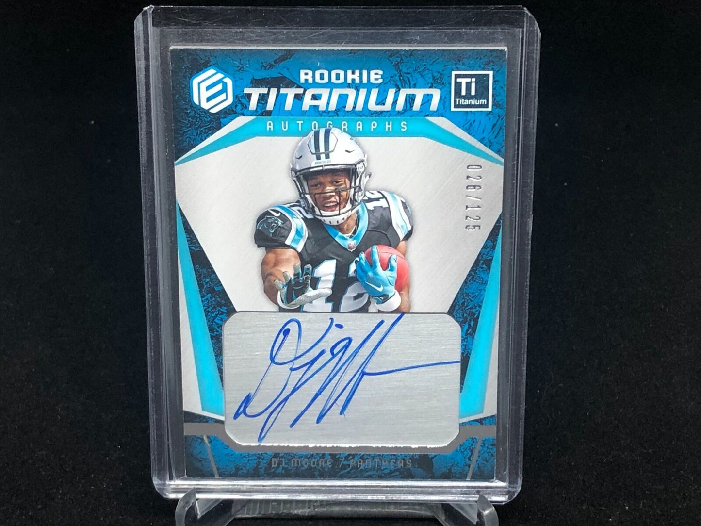 DJ MOORE 2018 PANINI ELEMENTS TITANIUM ON CARD AUTO RC #D 26/125
