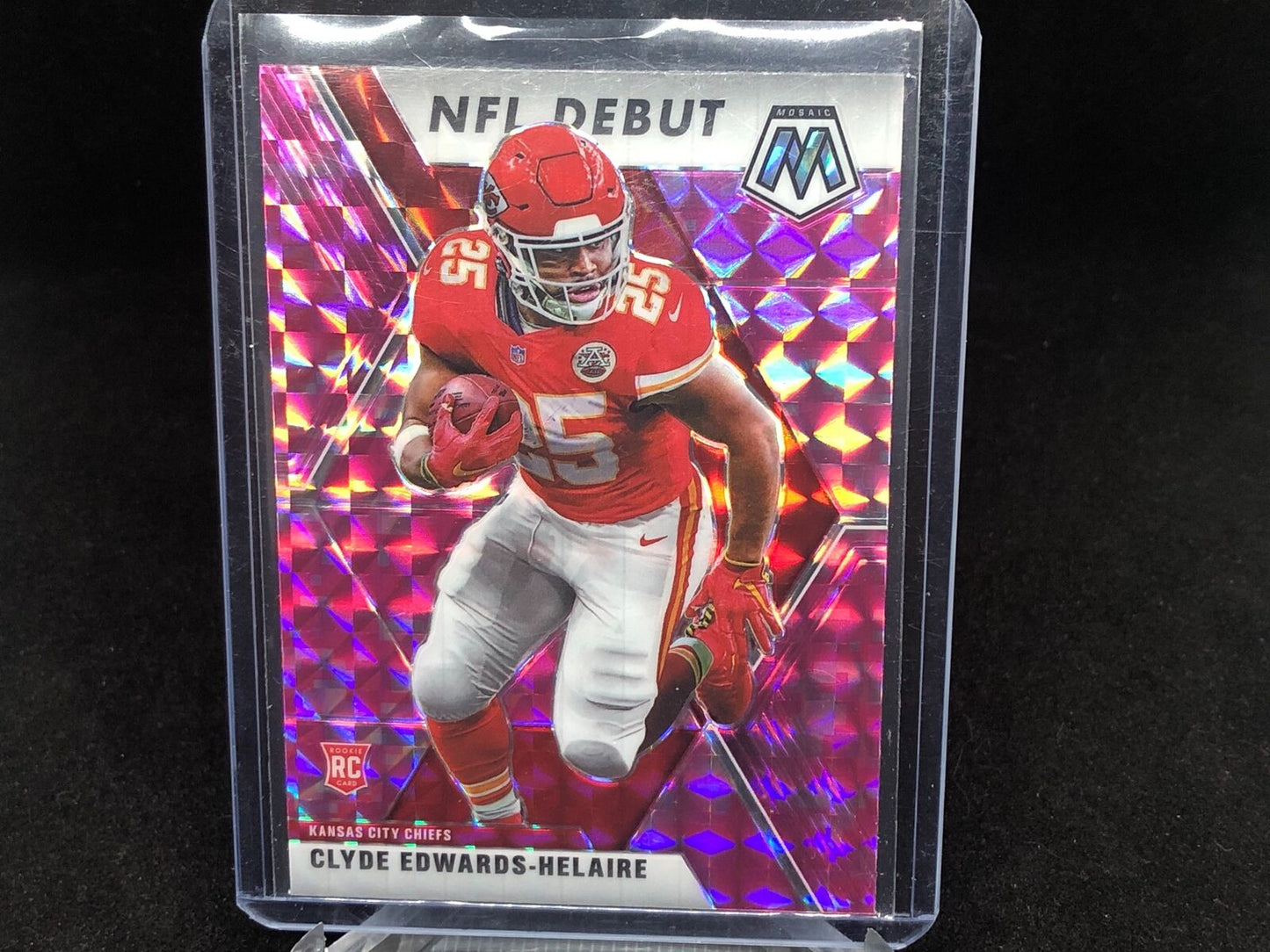 CLYDE EDWARDS HELAIRE 2020 PANINI MOSAIC NFL DEBUT PINK CAMO PRIZM RC # 266