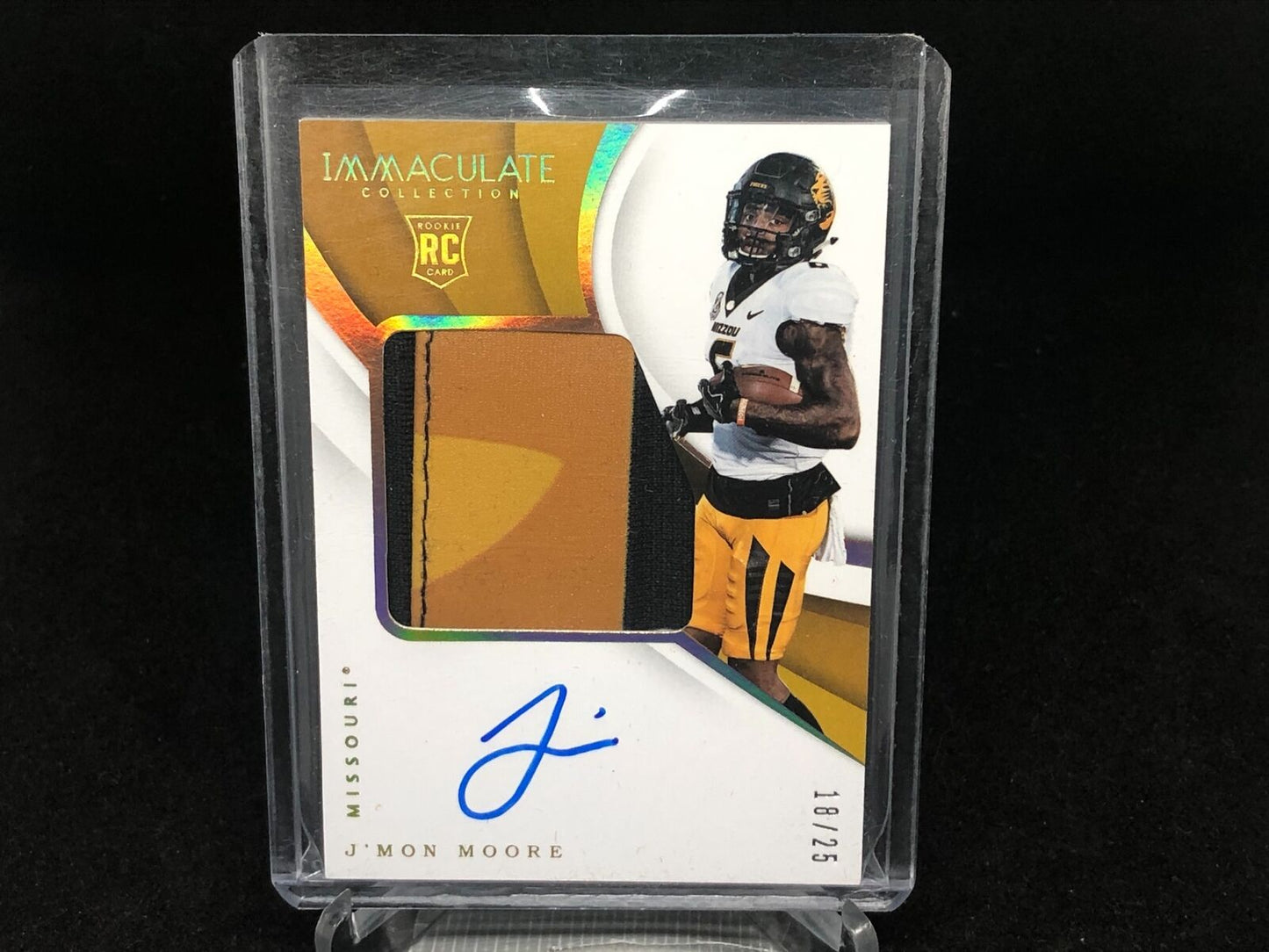 J'MON MOORE 2018 PANINI IMMACULATE COLLEGIATE 2 CLR PATCH ON CARD AUTO RC #D /25