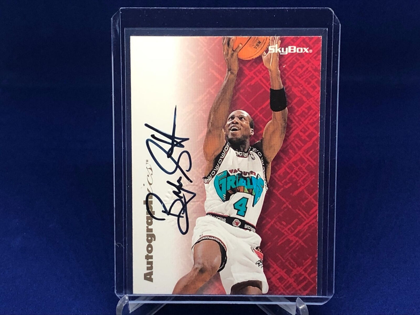 BYRON SCOTT 1995-96 SKYBOX AUTOGRAPHICS ON CARD AUTO